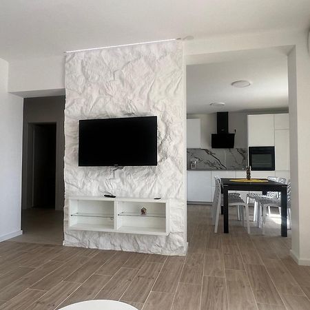 Apartmani Solis スヴェティ・ペタル エクステリア 写真