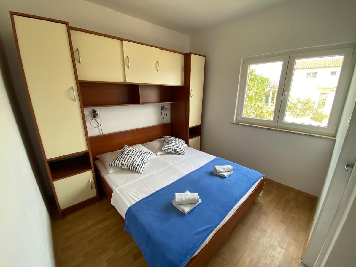 Apartmani Solis スヴェティ・ペタル エクステリア 写真