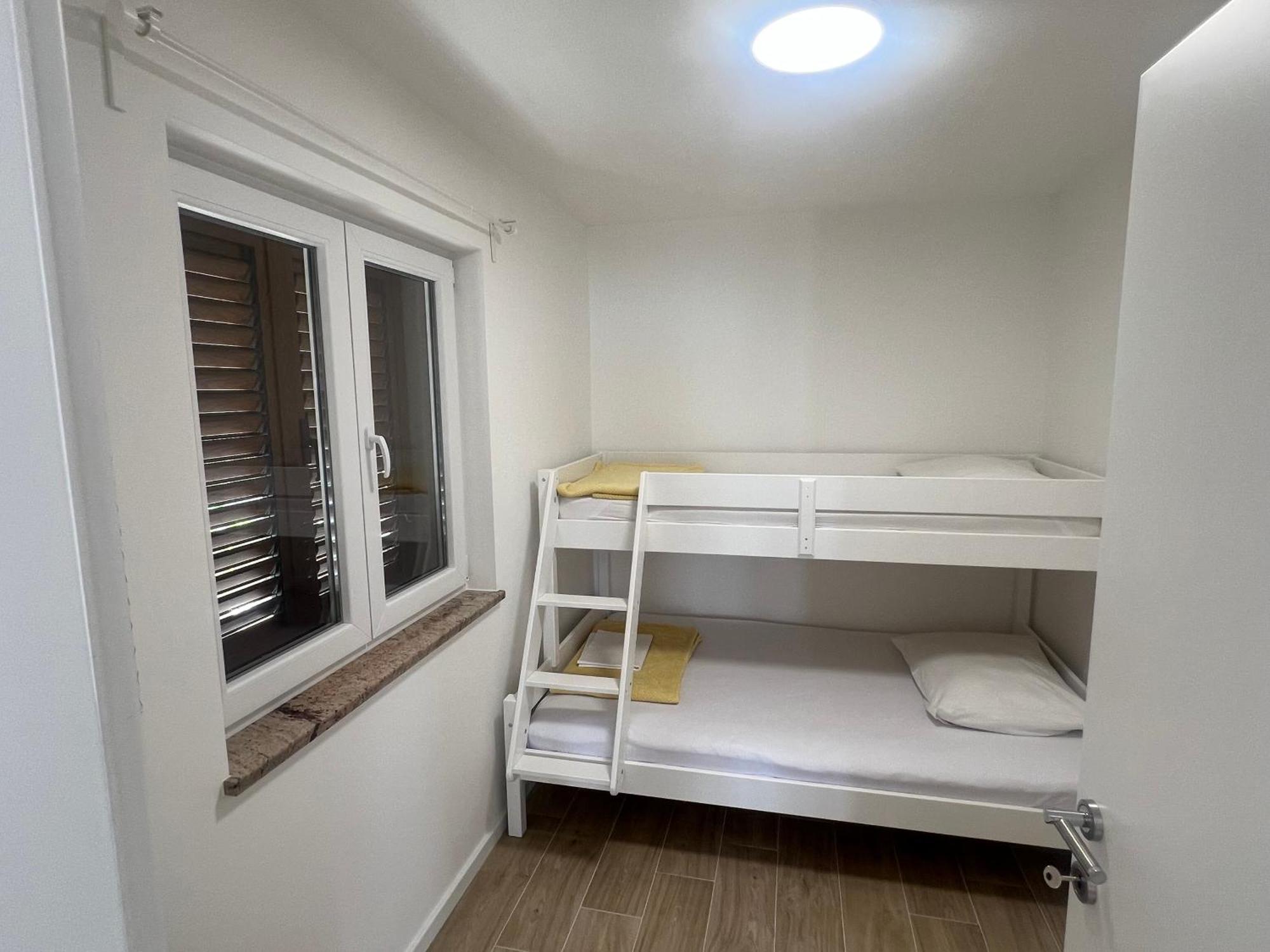 Apartmani Solis スヴェティ・ペタル エクステリア 写真
